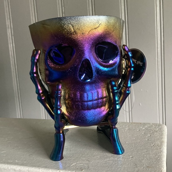 NWT Purple Blue Iridescent Oil Slick Skull 💀 in Hands Snack or Candy Bowl Decor - Picture 17 of 17